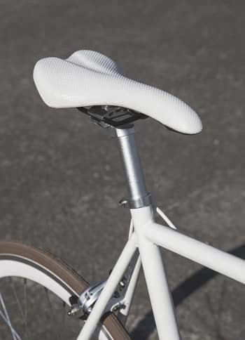 weißer Rennrad Sattel 